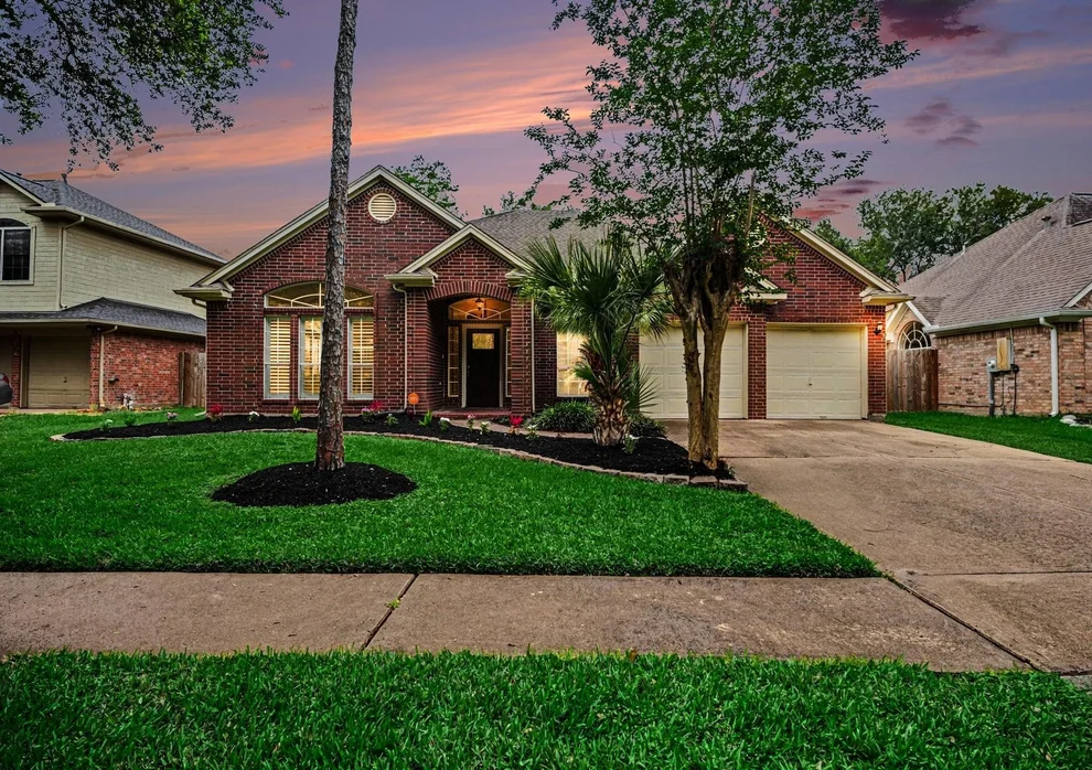 Unit for sale at 115 Island Breeze Circle, League City, TX 77573