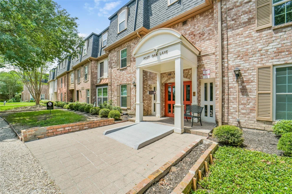Unit for sale at 351 N Post Oak Lane, Houston, TX 77024