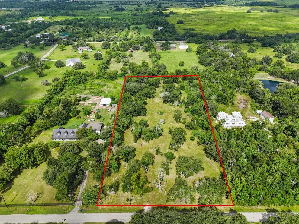 Unit for sale at 17810 Oak Meadow Road, Damon, TX 77430