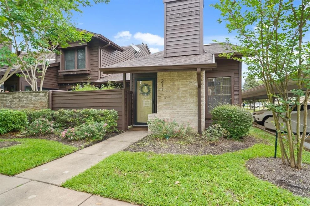 Unit for sale at 2611 Grants Lake Boulevard, Sugar Land, TX 77479