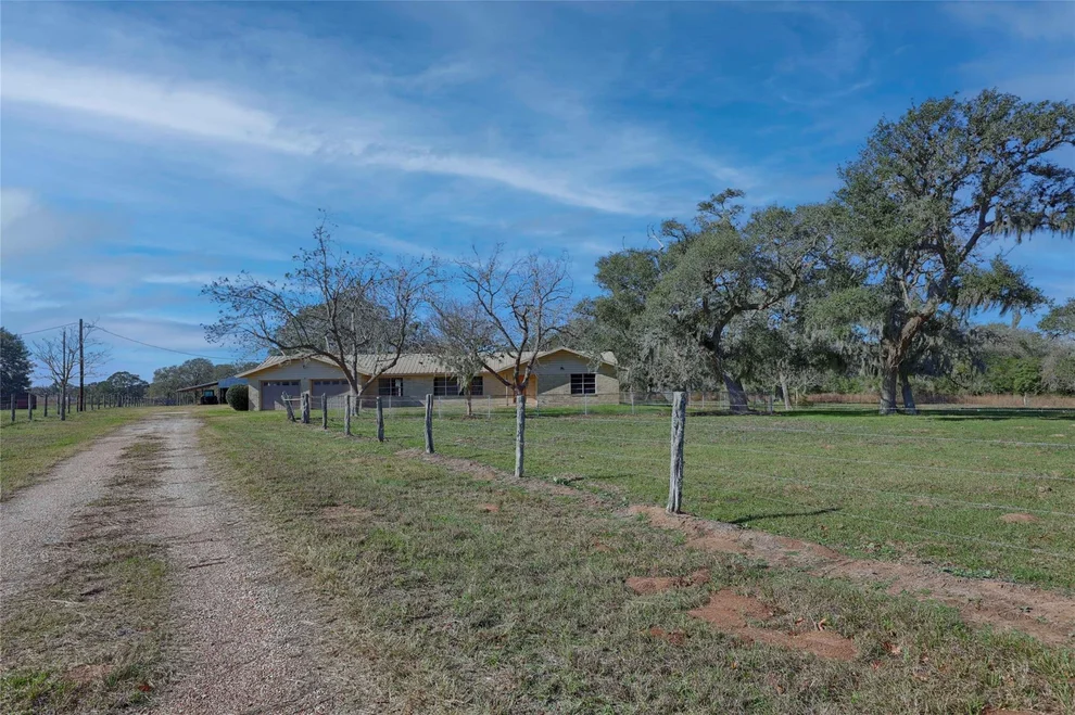 Unit for sale at 1168 County Road 450, Hallettsville, TX 77964