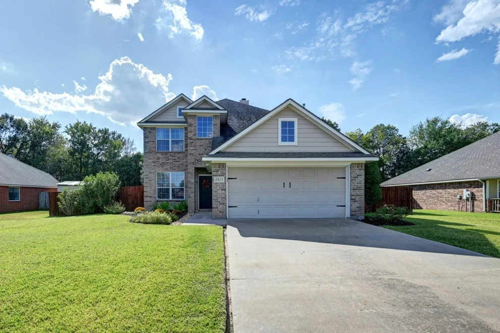 Unit for sale at 2913 Oakwood Drive, Brenham, TX 77833