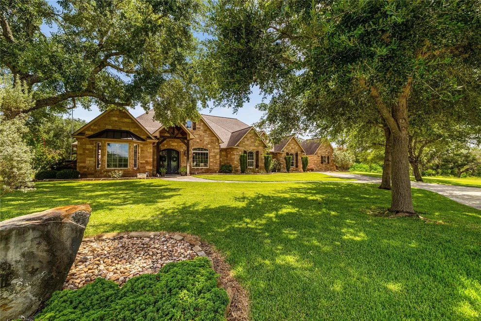 Unit for sale at 178 Juniper Trail, Yoakum, TX 77995