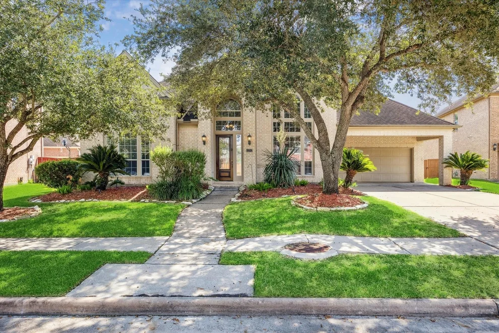 Unit for sale at 12312 Bend Creek Lane, Pearland, TX 77584