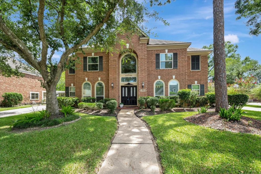 Unit for sale at 4306 Island Hills Drive, Pasadena, TX 77059
