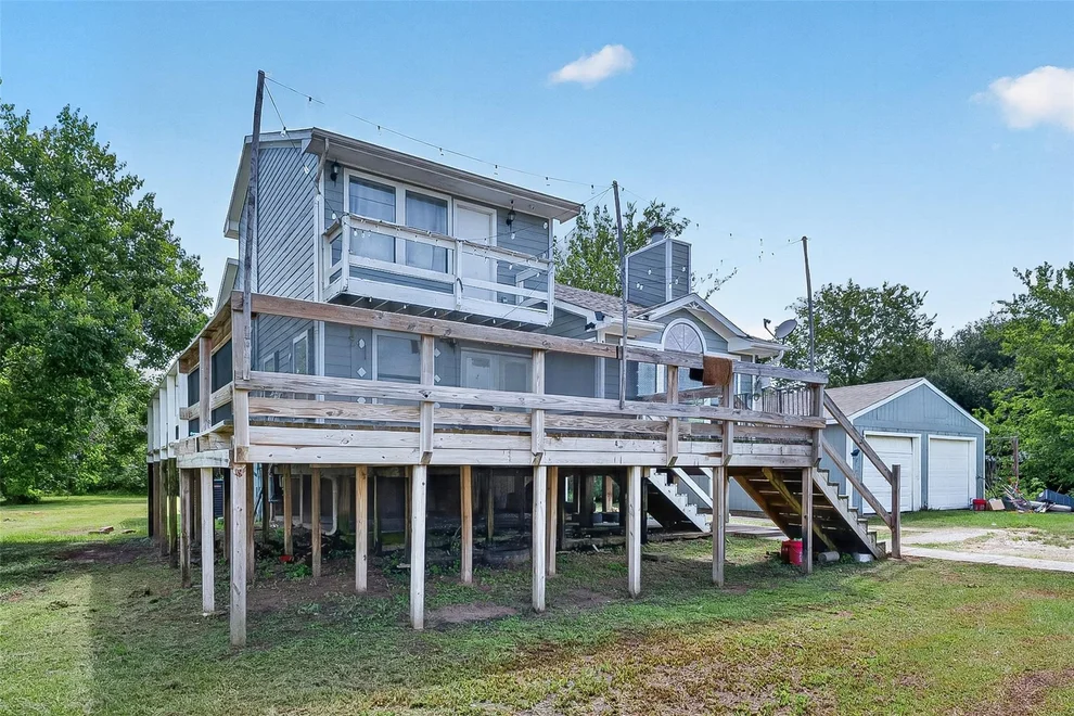 Photo of 5527 County Rd 155, Alvin, TX 77511