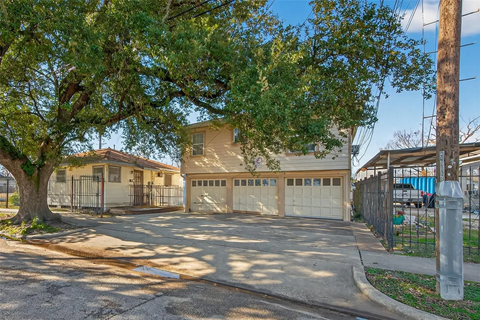 Unit for sale at 2005 Common Street, Houston, TX 77009