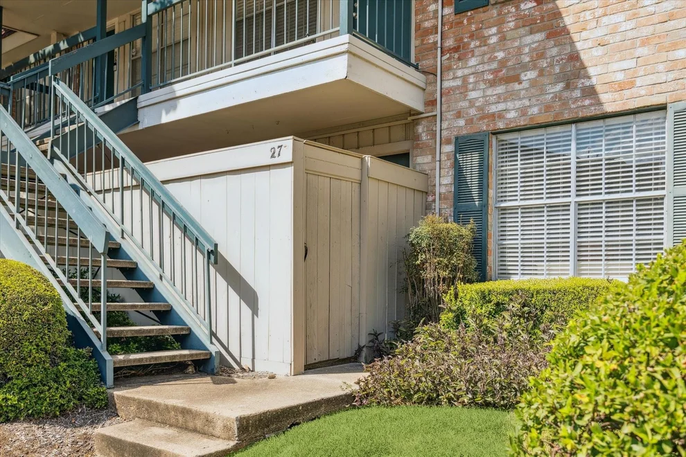 Unit for sale at 855 Augusta Drive, Houston, TX 77057