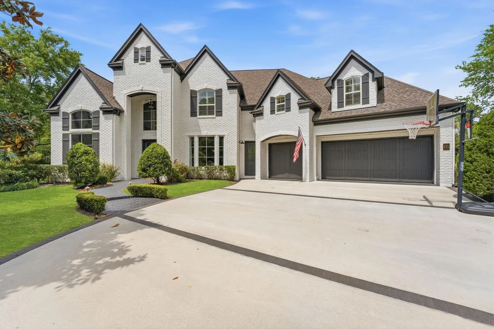 Unit for sale at 115 W Ambassador Bend, The Woodlands, TX 77382