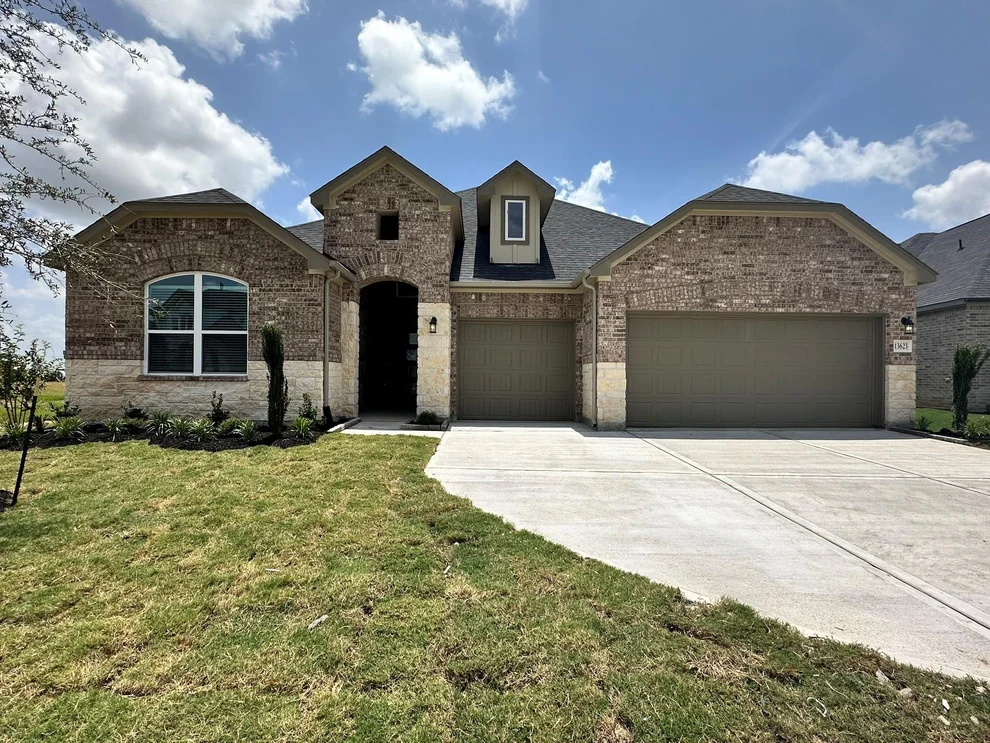 Unit for sale at 13623 Lago Vista Drive, Iowa Colony, TX 77583