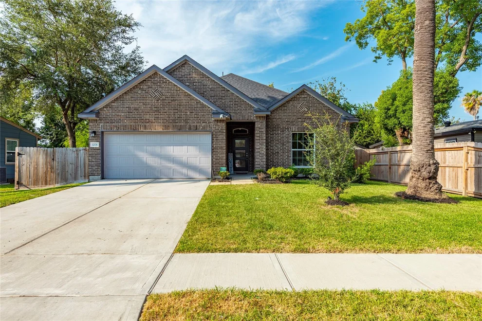 Unit for sale at 1008 8th Avenue N, Texas City, TX 77590