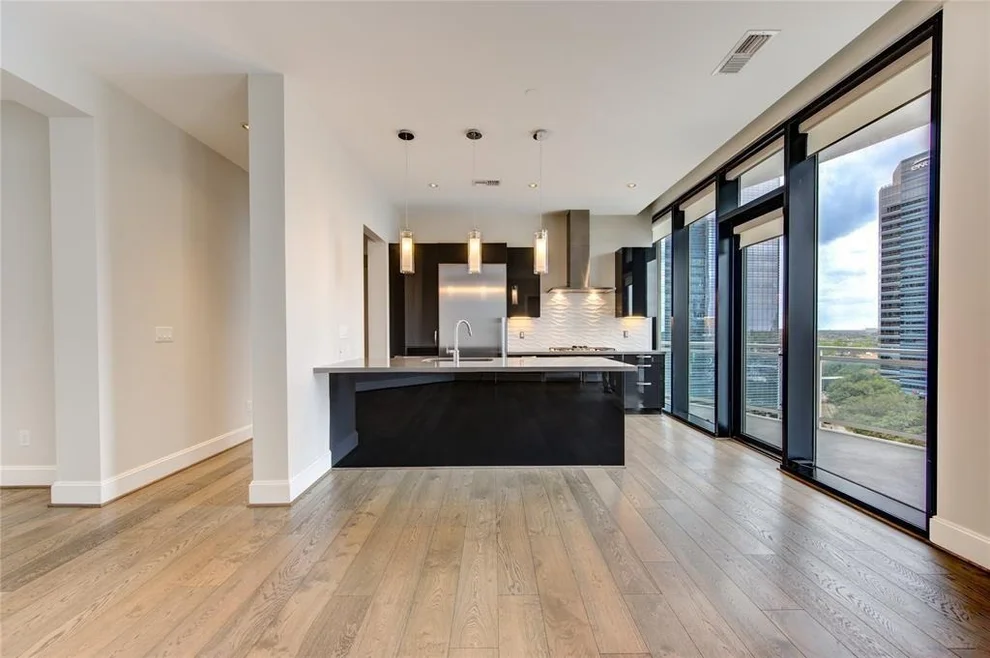 Unit for sale at 1409 Post Oak Boulevard, Houston, TX 77056