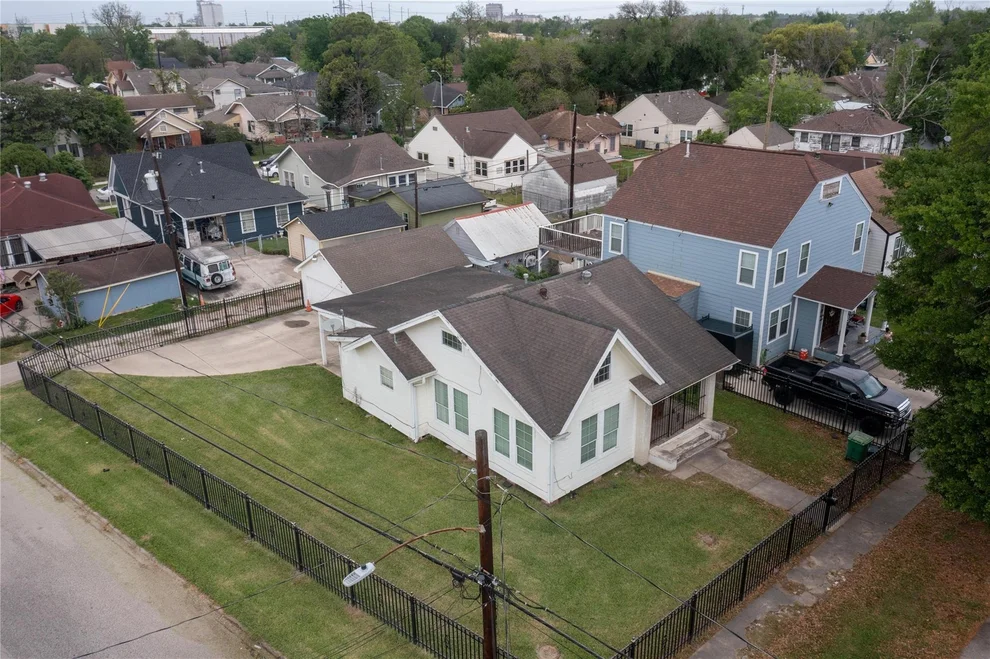 Unit for sale at 101 Eastgate Street, Houston, TX 77012