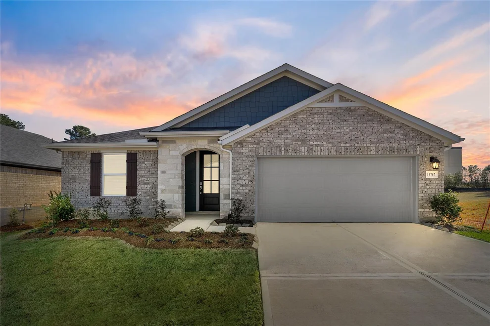 Unit for sale at 19757 Flag View Drive, Montgomery, TX 77316