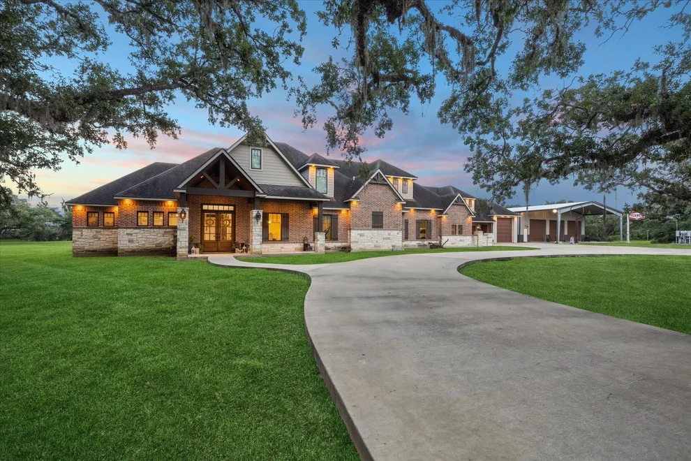 Unit for sale at 1255 Bronco Trail, Angleton, TX 77515