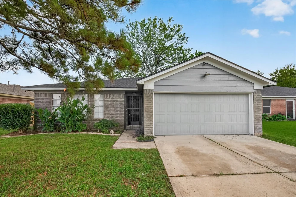 Unit for sale at 4718 Fairgreen Lane, Houston, TX 77048