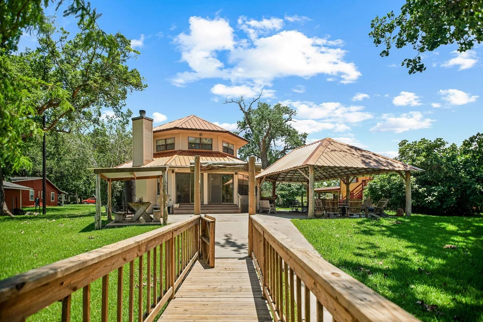 Unit for sale at 129 Selkirk Drive, Bay City, TX 77414
