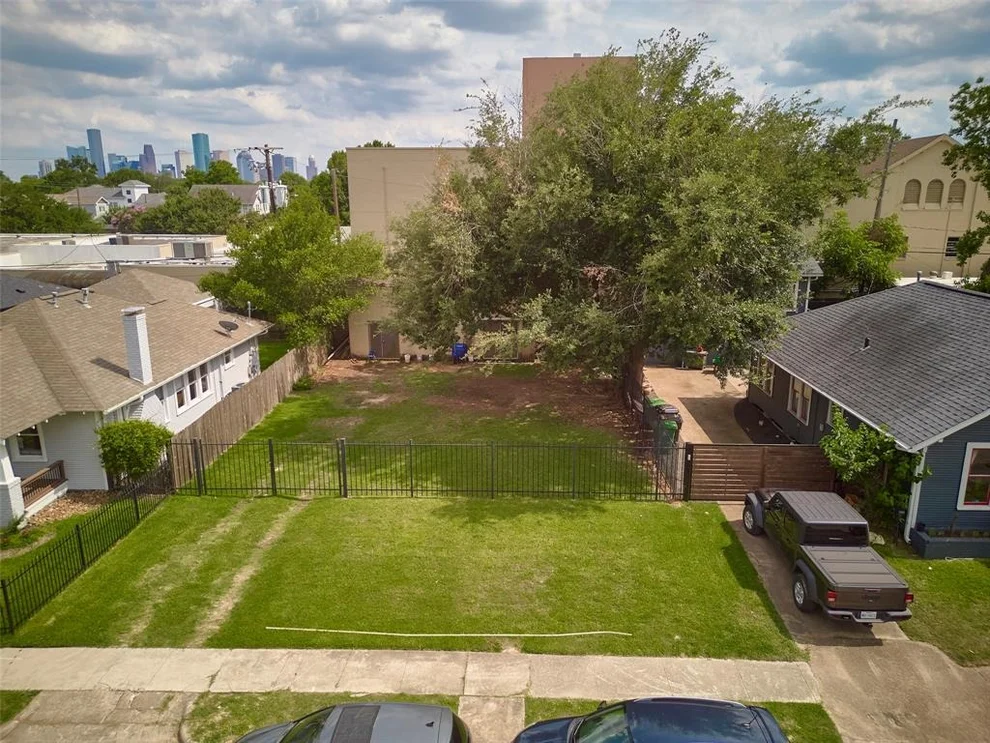 Unit for sale at 1032 Key Street, Houston, TX 77009