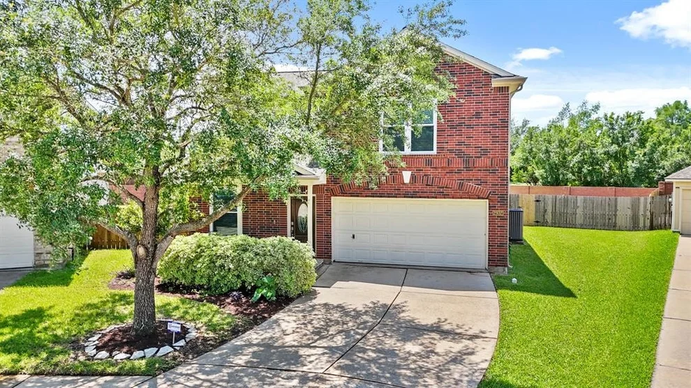 Unit for sale at 2932 Autumnbrook Lane, Pearland, TX 77584