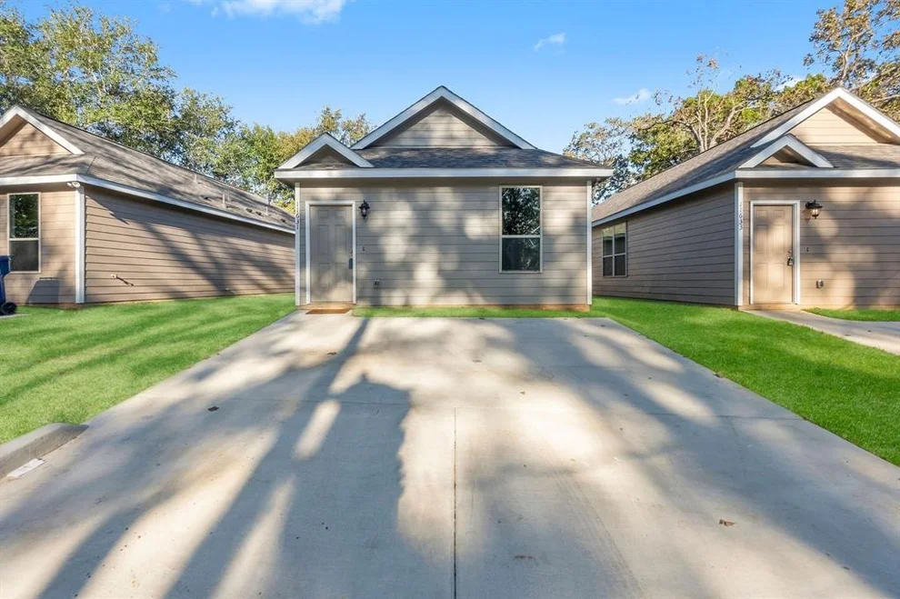 Unit for sale at 11631 Vistawood, Willis, TX 77318
