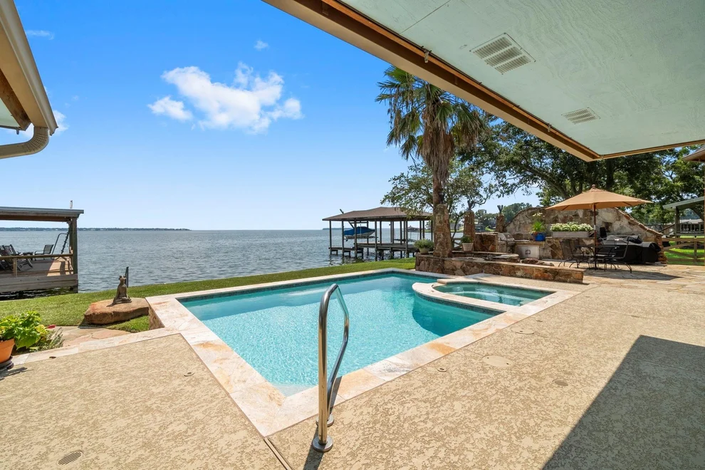 Unit for sale at 155 Greenbriar Drive, Livingston, TX 77351