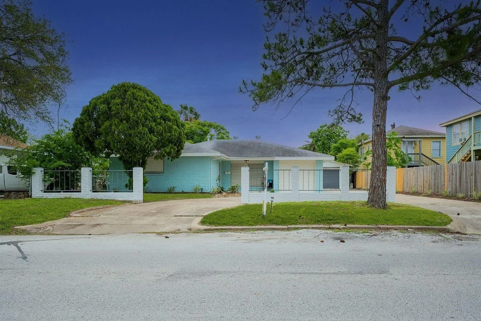 Unit for sale at 4923 Bernardo De Galvez, Galveston, TX 77551