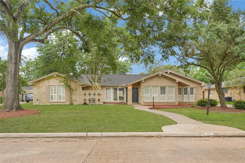 Unit for sale at 1418 Pirates Cove, Houston, TX 77058