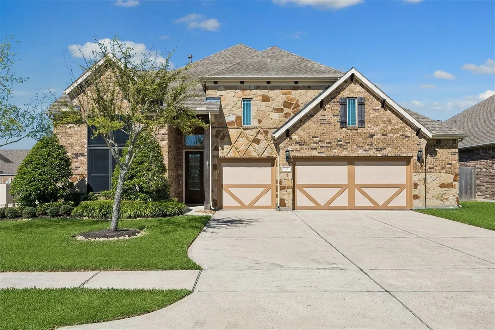 Unit for sale at 323 W Bend Drive, League City, TX 77573