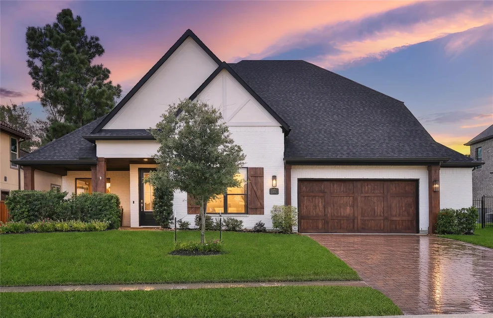Unit for sale at 115 Oak Estates Drive, Conroe, TX 77384