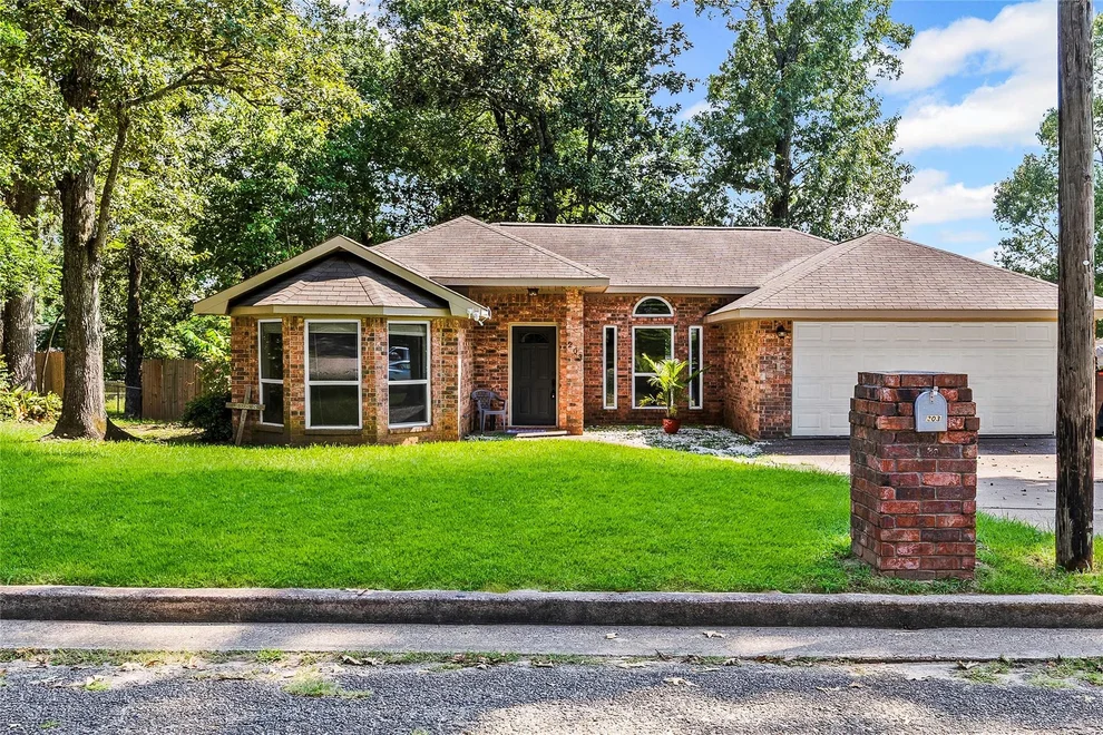 Unit for sale at 203 Post Oak Street, Livingston, TX 77351