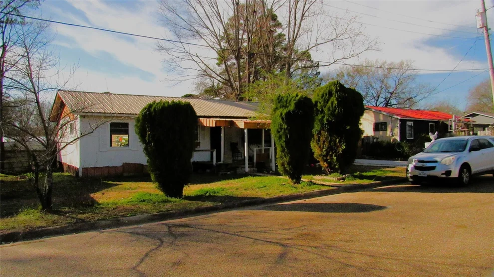 Unit for sale at 607 Pineland Street, Pittsburg, TX 75686