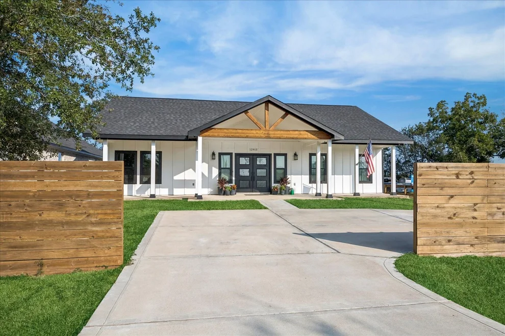 Unit for sale at 12915 Green Valley Drive, Rosharon, TX 77583