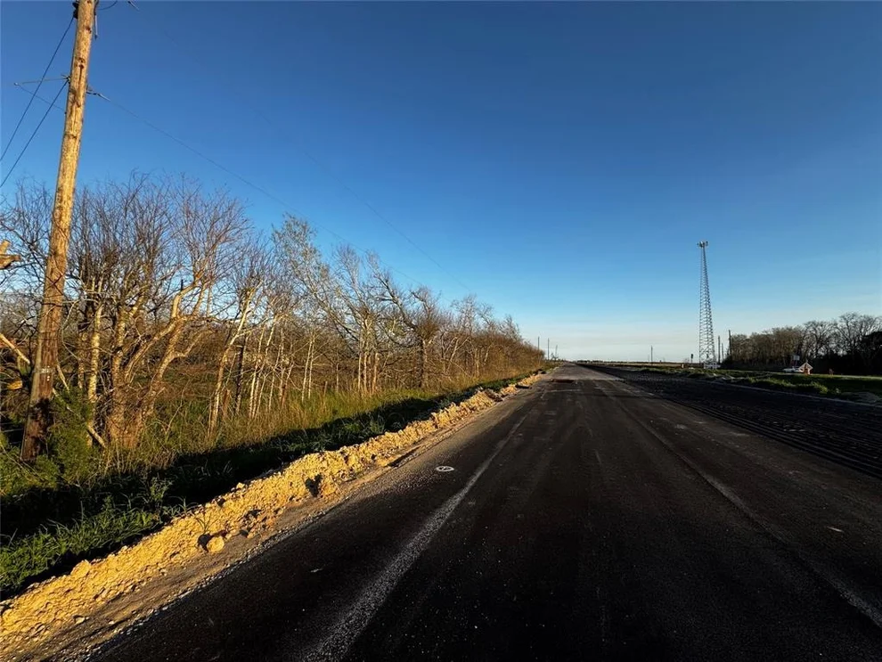 Unit for sale at 27215 Highway 36, Damon, TX 77430