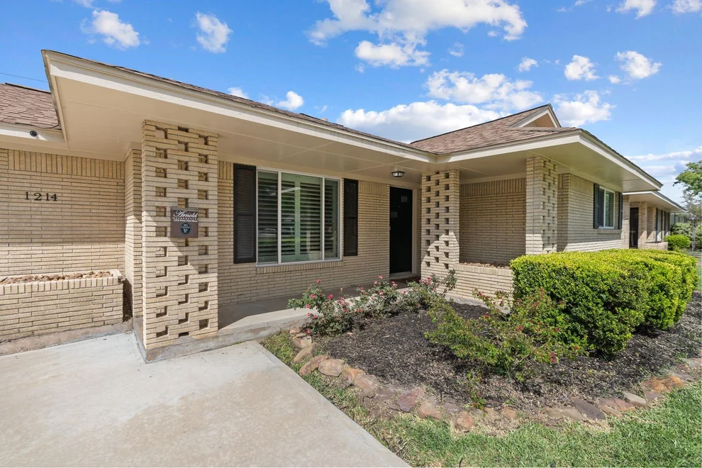 Unit for sale at 1214 W 31st Street, Houston, TX 77018