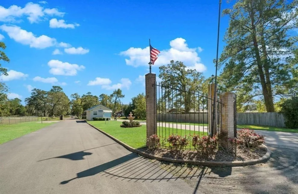 Unit for sale at 149 Bending Oaks Lane, Livingston, TX 77351