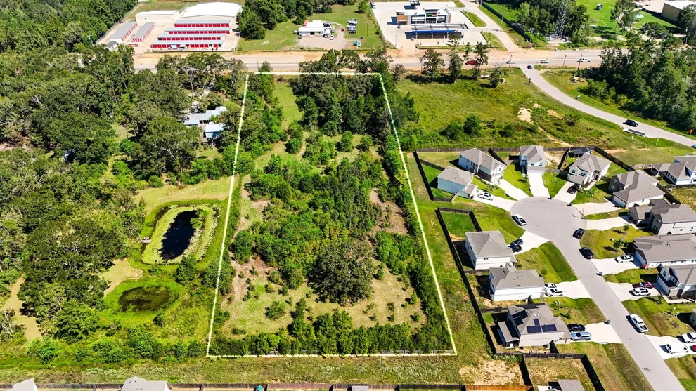 Unit for sale at 17652 Hwy 105 E, Conroe, TX 77306