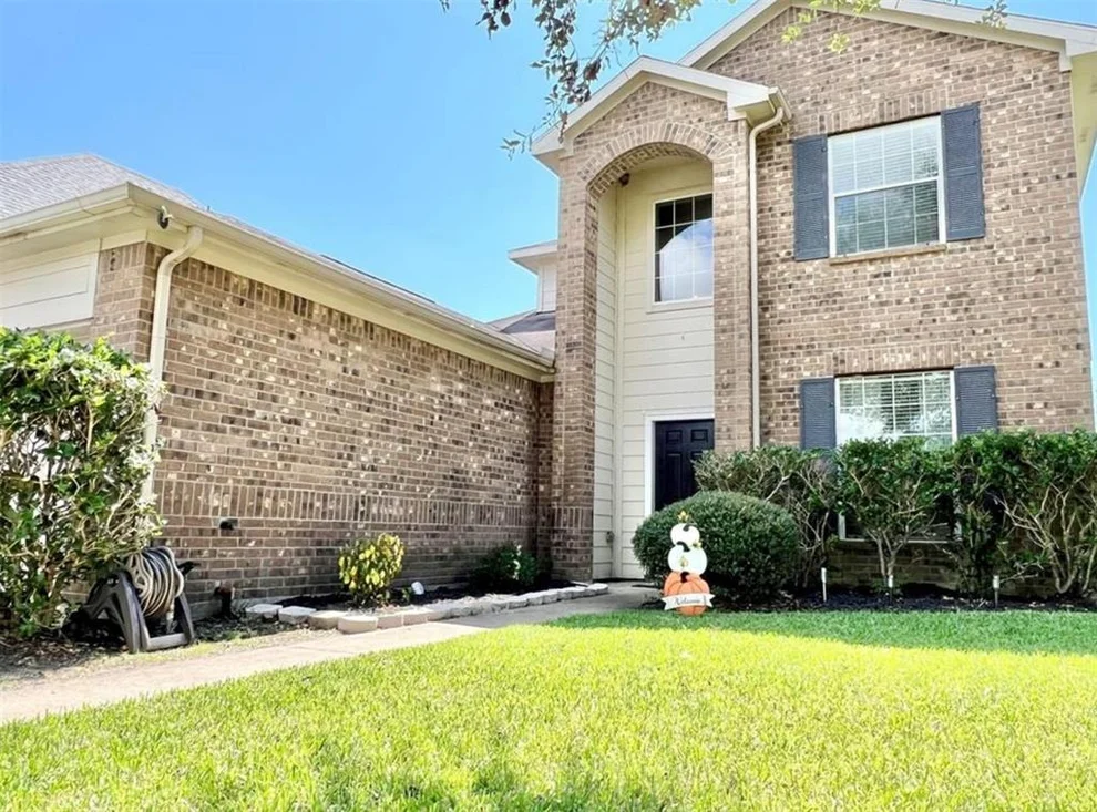 Unit for sale at 9131 Creekside Court, Hitchcock, TX 77563