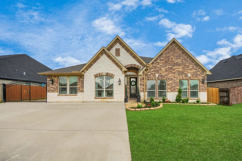 Unit for sale at 203 Pinedale Avenue, Arcola, TX 77583