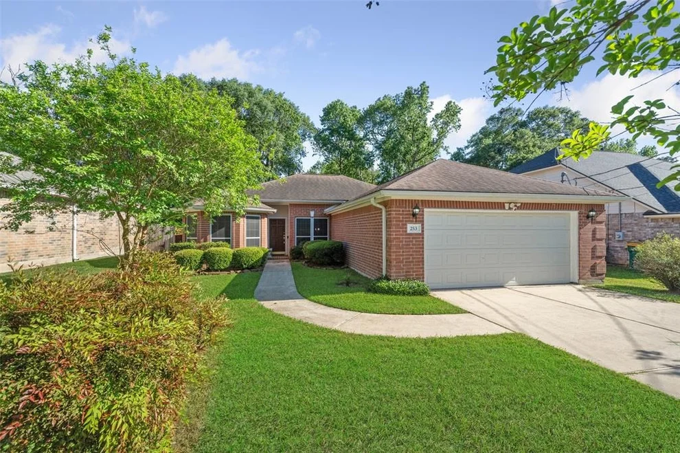 Unit for sale at 253 Maple Lane, Conroe, TX 77304
