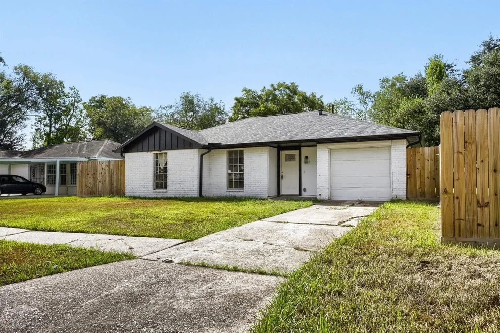 Unit for sale at 5207 Castlecreek Lane, Houston, TX 77053