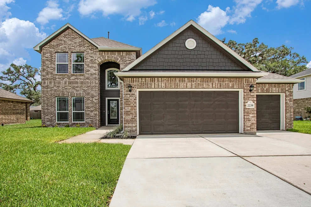 Unit for sale at 2239 Lakewood Drive, West Columbia, TX 77486