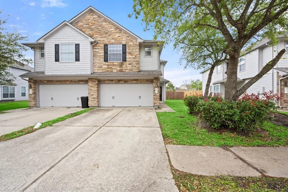 Unit for sale at 251 Drake Run, League City, TX 77539