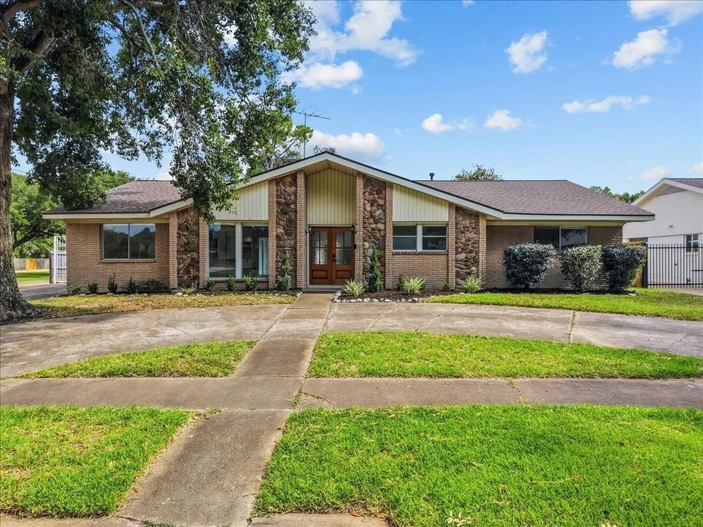 Unit for sale at 5762 Birdwood Road, Houston, TX 77096
