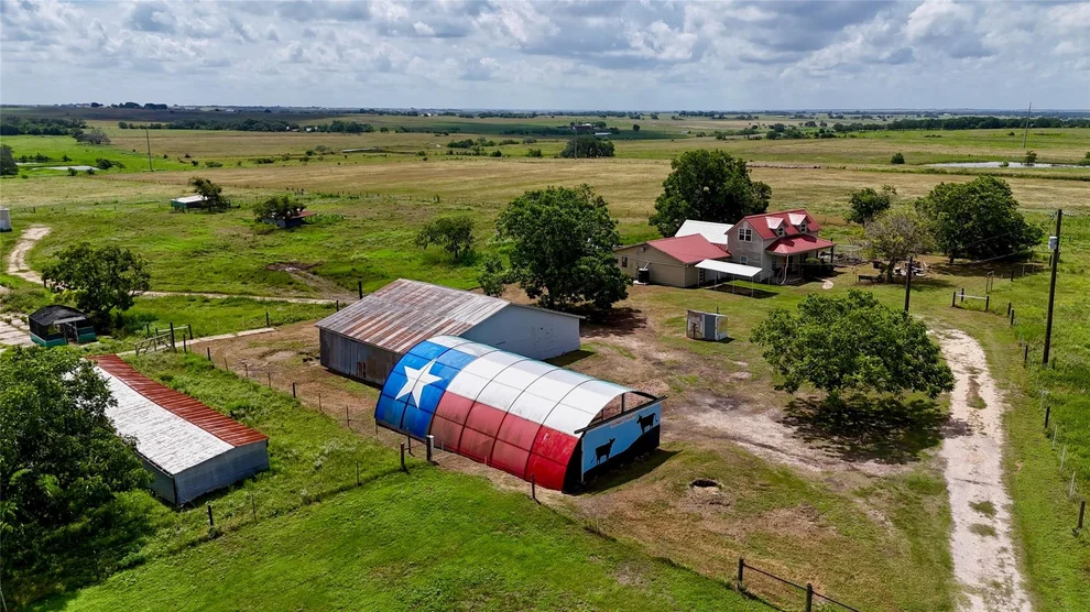 Unit for sale at 3901 State Highway 95 N, Moulton, TX 77975