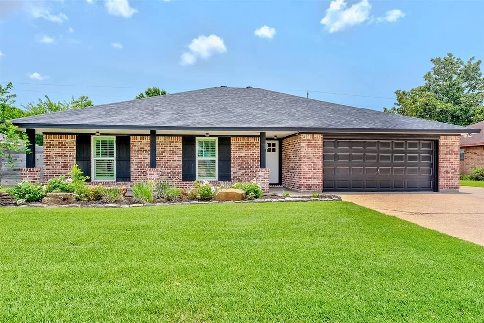 Unit for sale at 2325 Patricia Lane, Port Neches, TX 77651