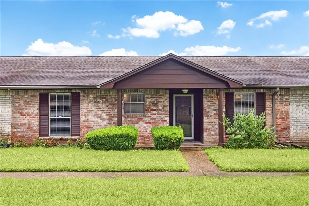 Unit for sale at 3922 Laura Leigh Drive, Friendswood, TX 77546