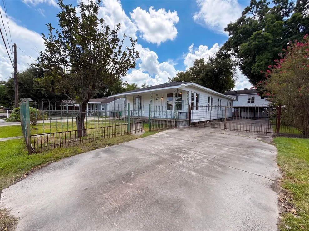 Unit for sale at 714 Bolling Lane, Houston, TX 77076