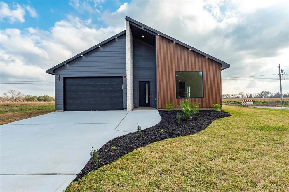 Unit for sale at 1302 Sailfish Dr, Bay City, TX 77414