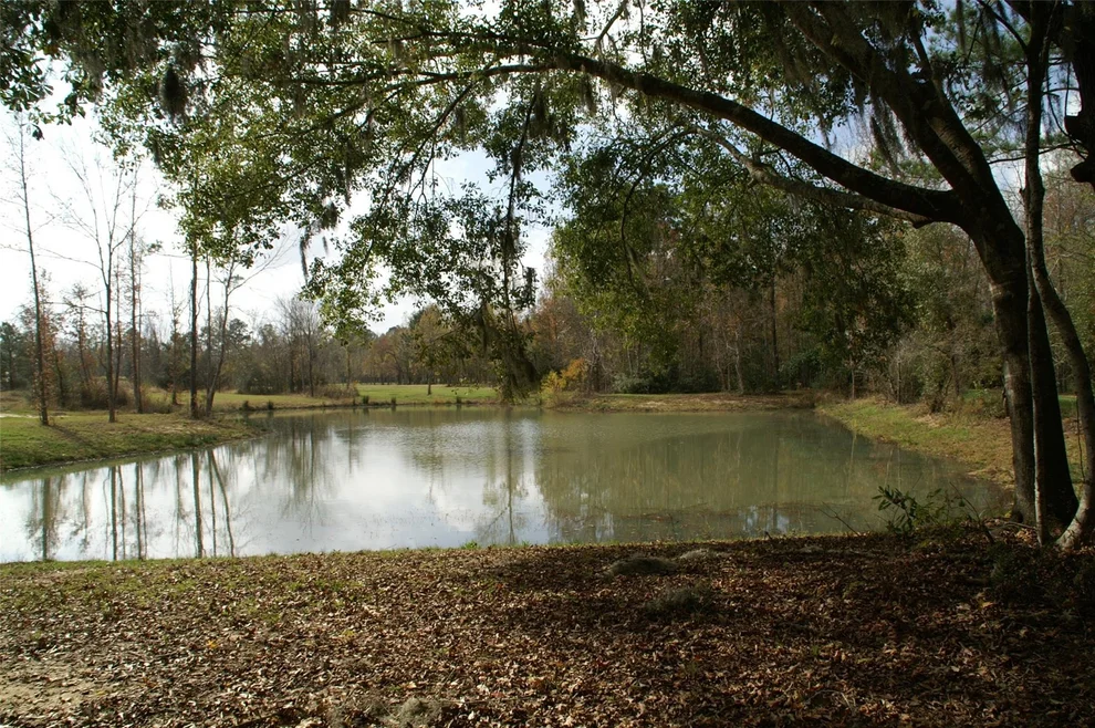 Unit for sale at 13 Robin Hood, Cleveland, TX 77327