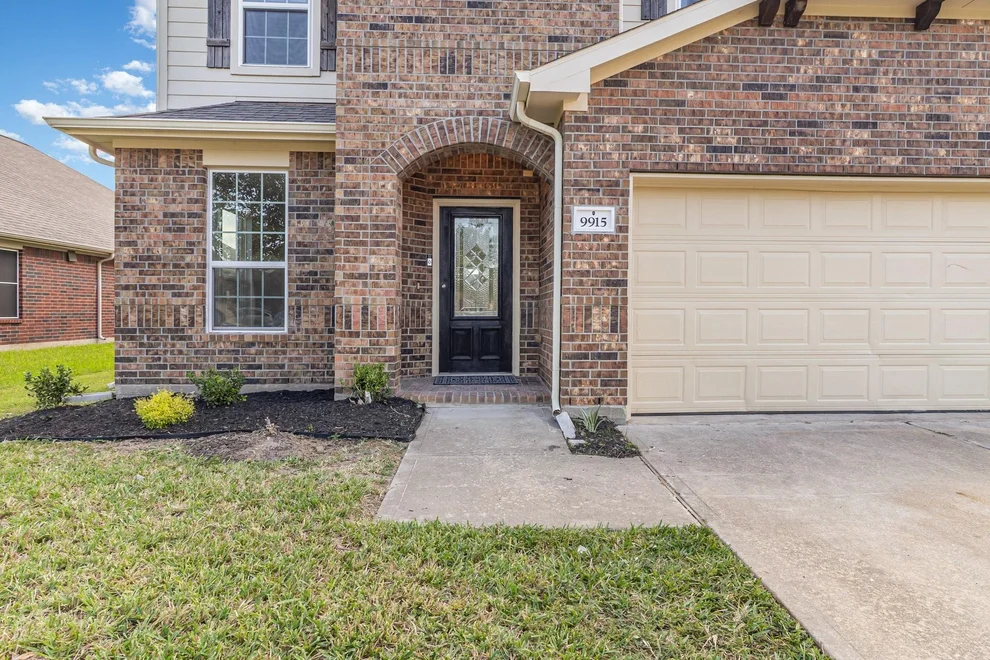Unit for sale at 9915 Sterling Village Drive, Rosharon, TX 77583